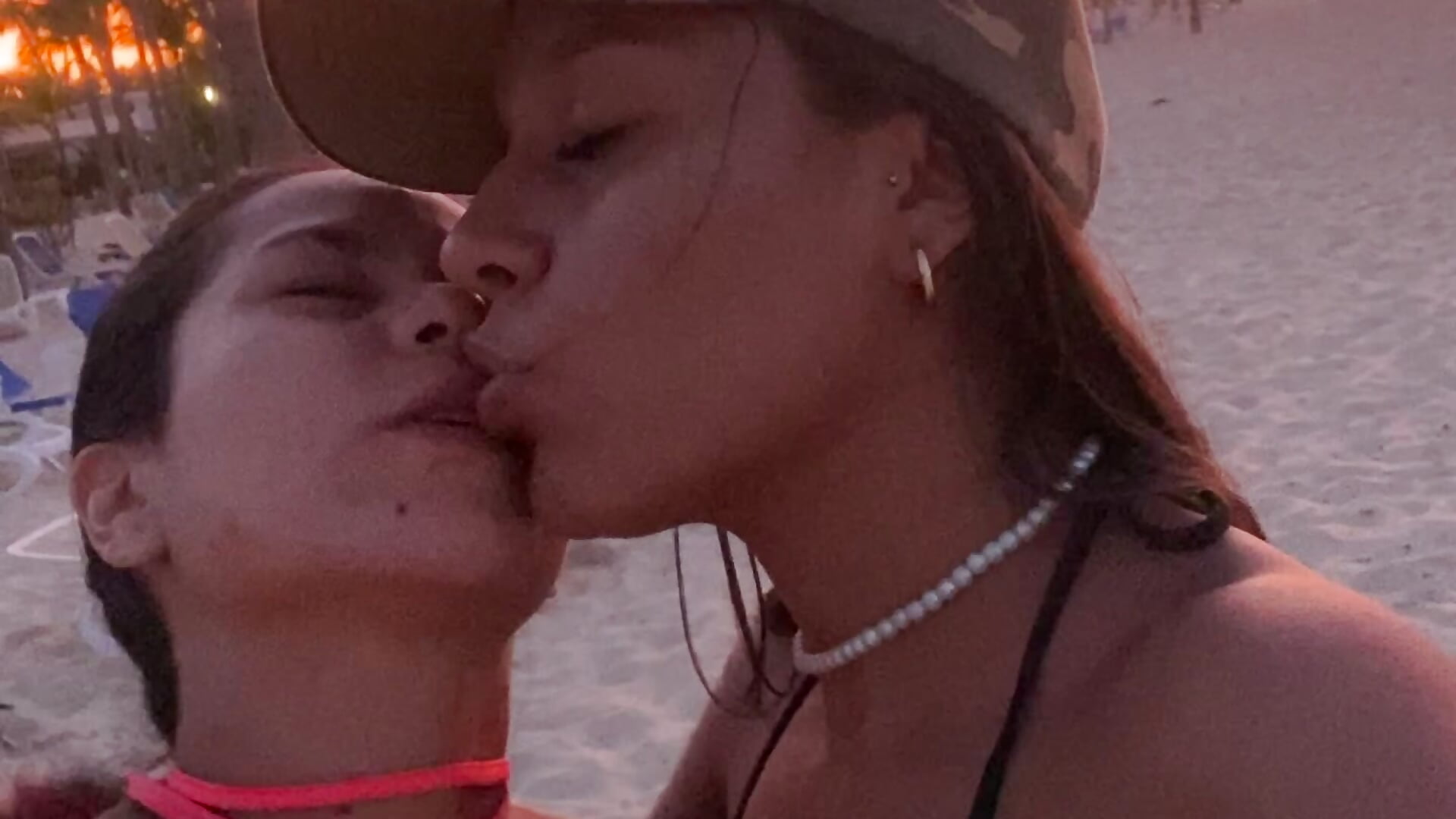 French kiss in the beach - video by dominantandsubmissiveshow cam model