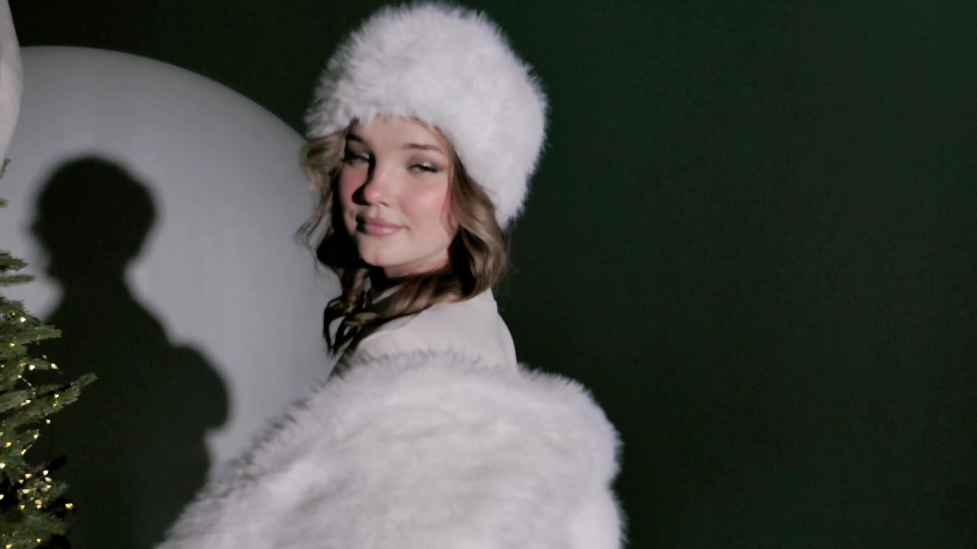 Happy Holidays, darling ❤️🎄 - فيديو من FloweryLove_1 موديل الكام