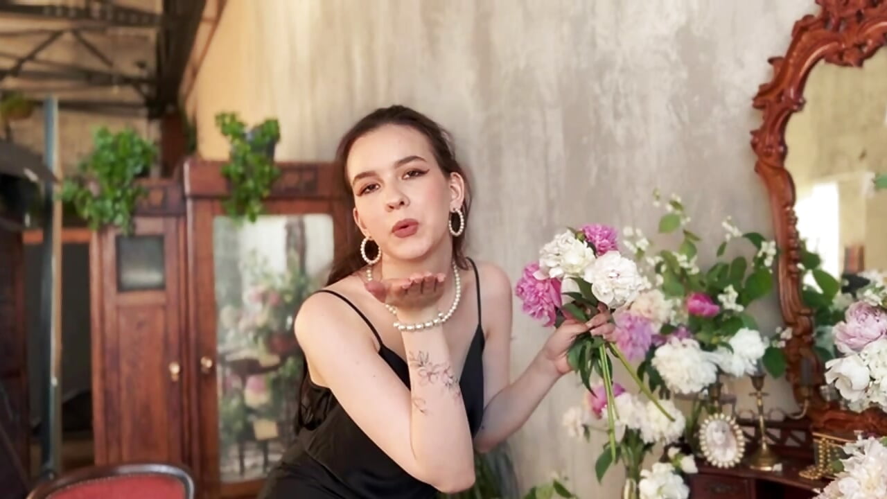 flowering me - video oleh model kamera WishToBloom