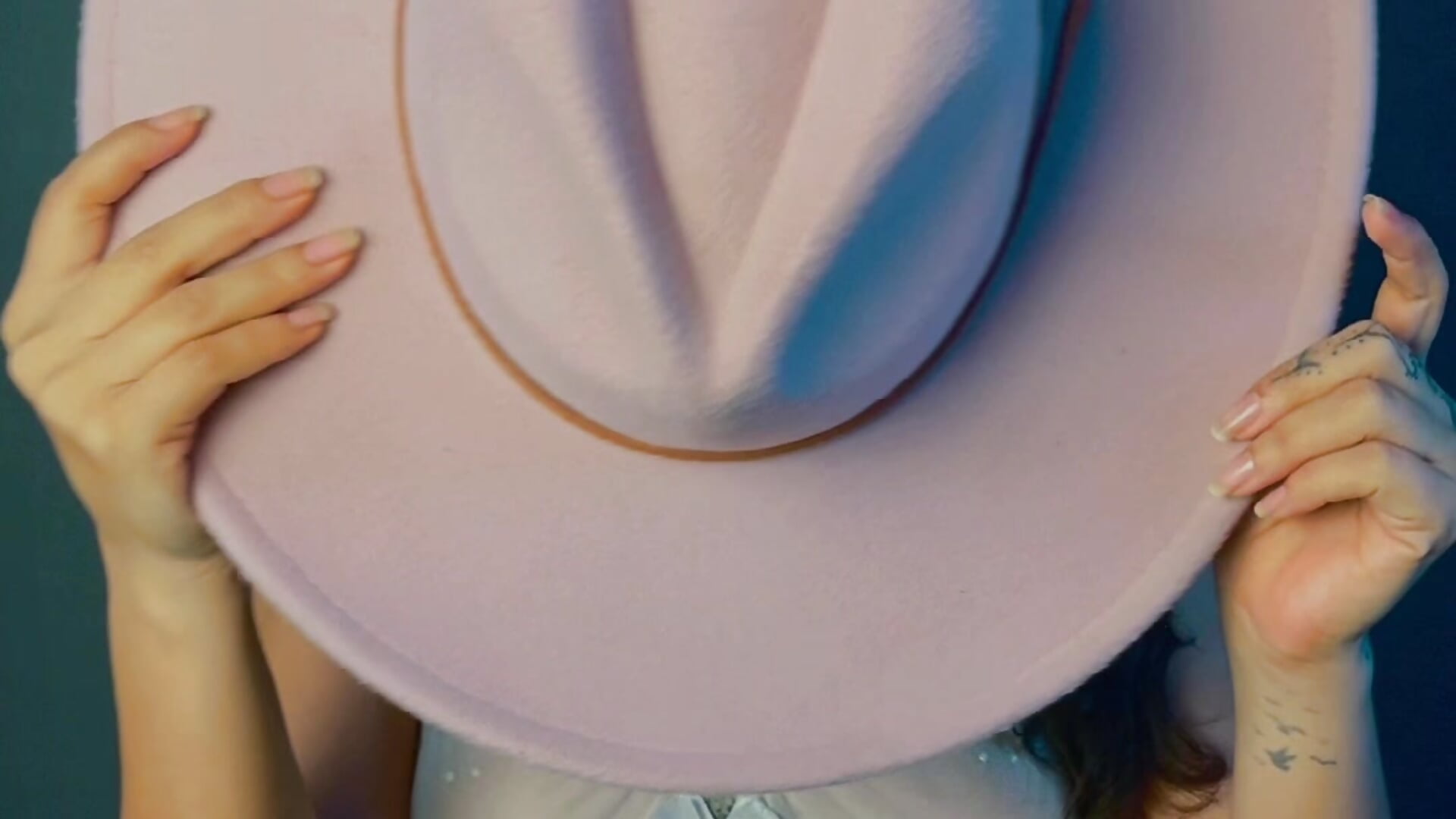 ♥ - video by Sophie_LittleS cam model