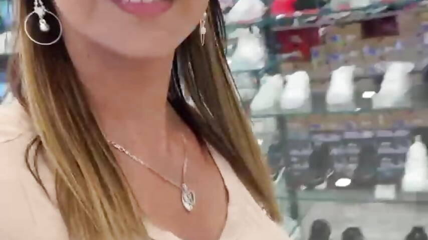 Ice cream or me? You decide. 🍦🍦😋😋 - vídeo de la modelo de cam letiziia_sky1
