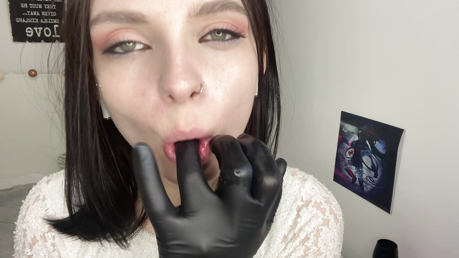 SUCKING FINGERS WITH GLOVES ON - video by Looza_Hoft cam model