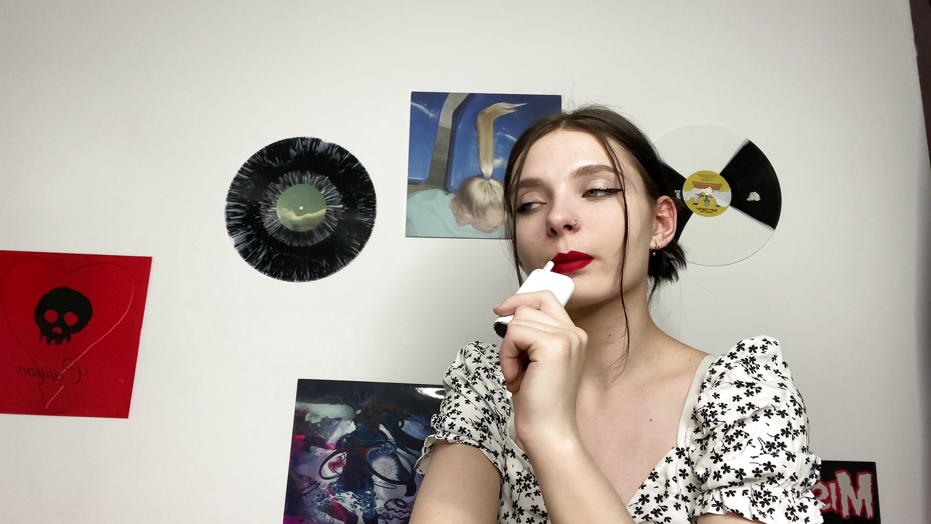 smoke with a hot brunette - video by Looza_Hoft cam model