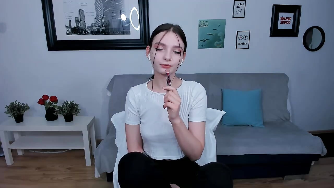 I smoke vape and listen to music - video by Looza_Hoft cam model