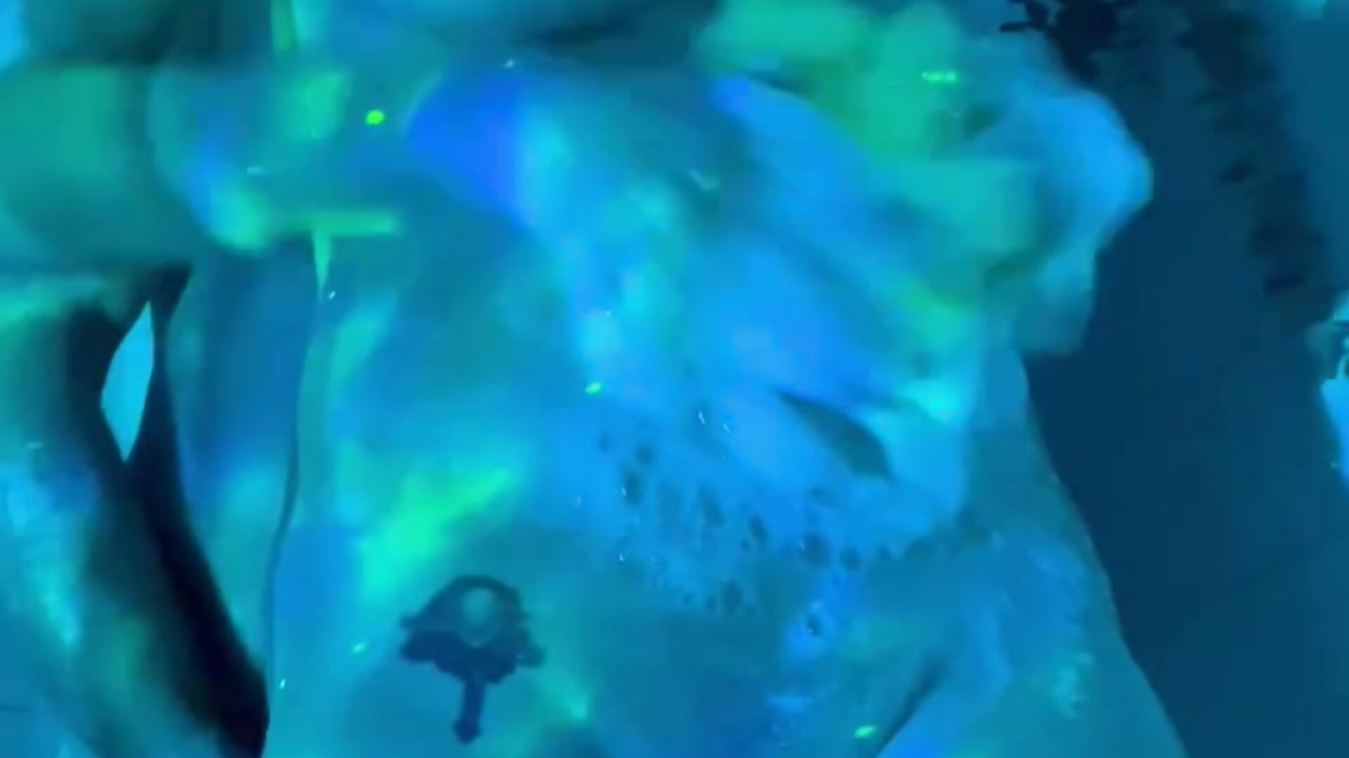 Shower with Pixie and Silvio in a dreamy atmosphere - video by pixieandsilvio