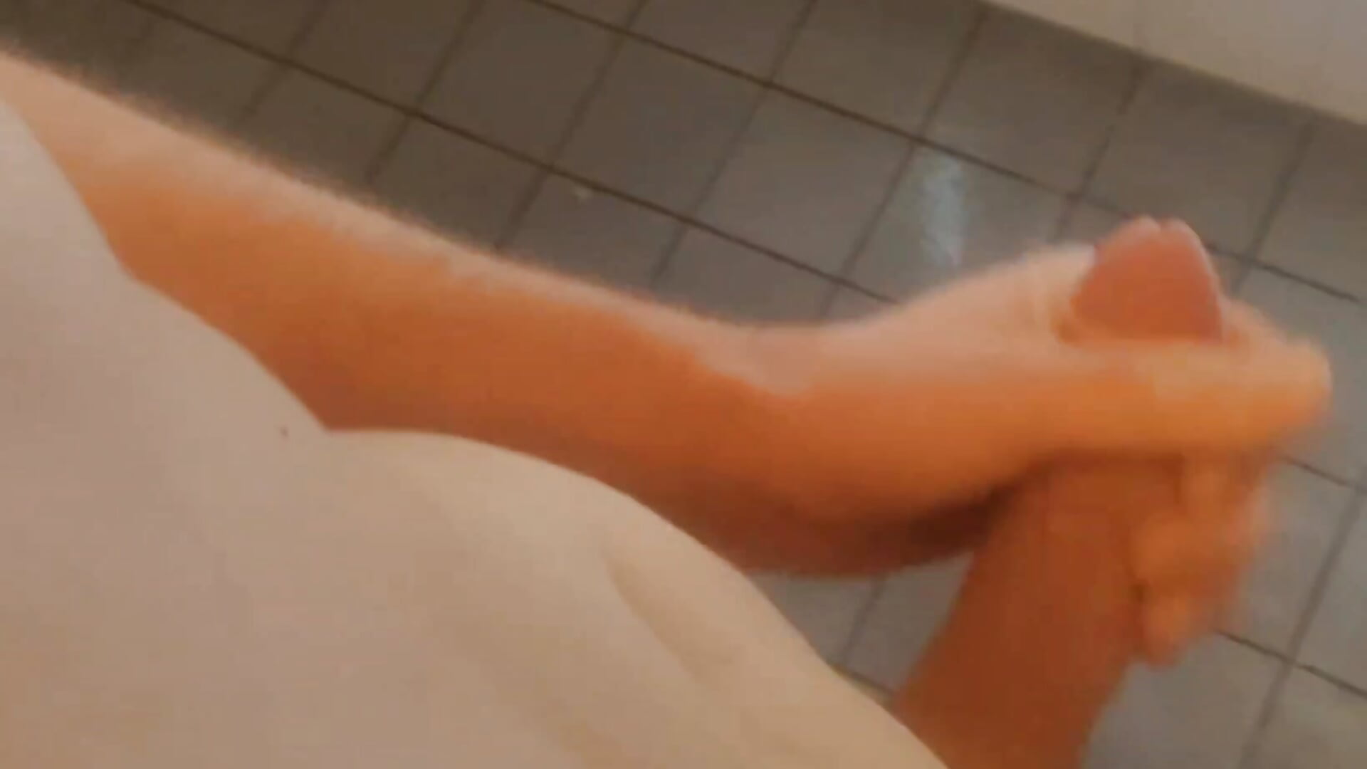 4K quality jerking in bathroom after I took a shower and fully shaved myself again for you guys 🤤😏 - video av Dutchbiversateennl cam-modell
