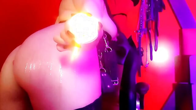 Wax in my ass hehe 😈🔥🍑 - video by HannaCarrter cam model