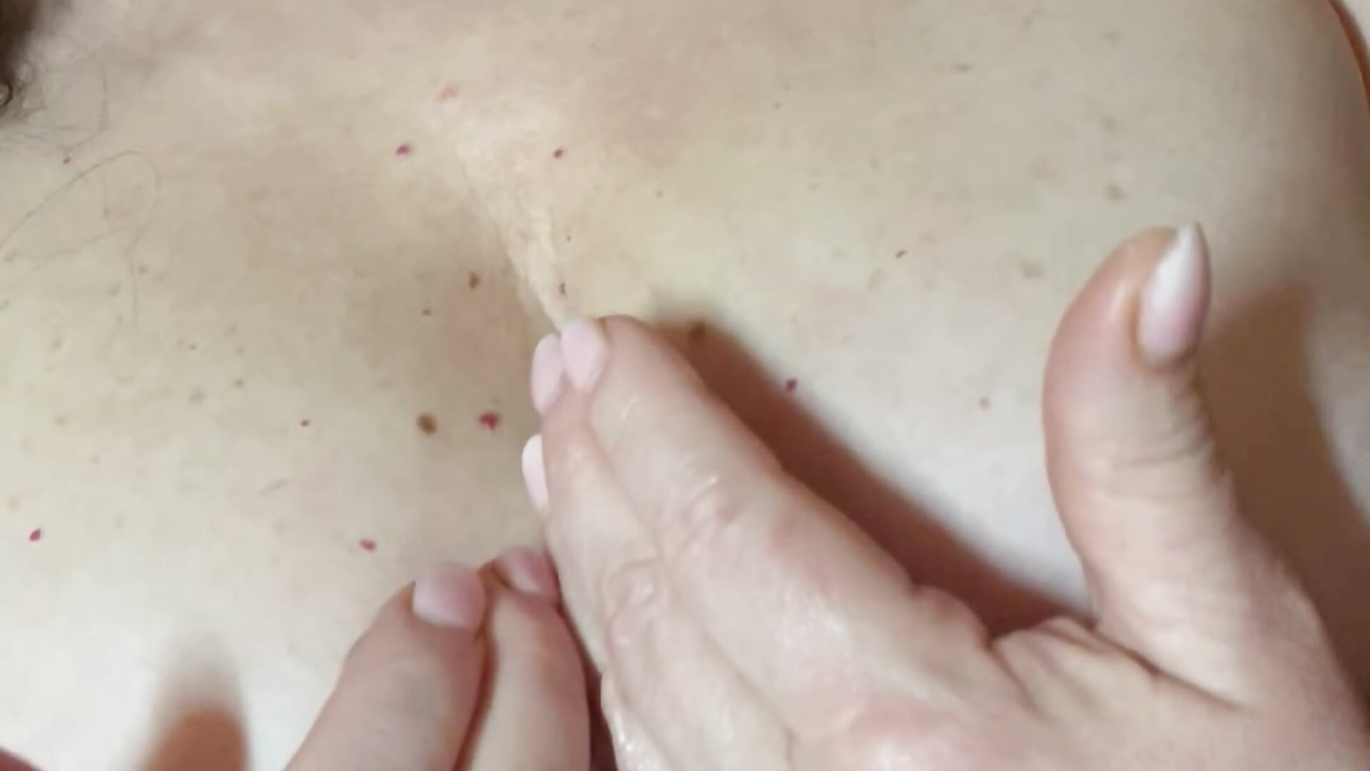 Breast massage with oil - video av Alma44 cam-modell