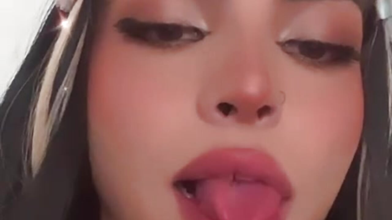 kiss me ;:) - video by Pia-Jimenez cam model