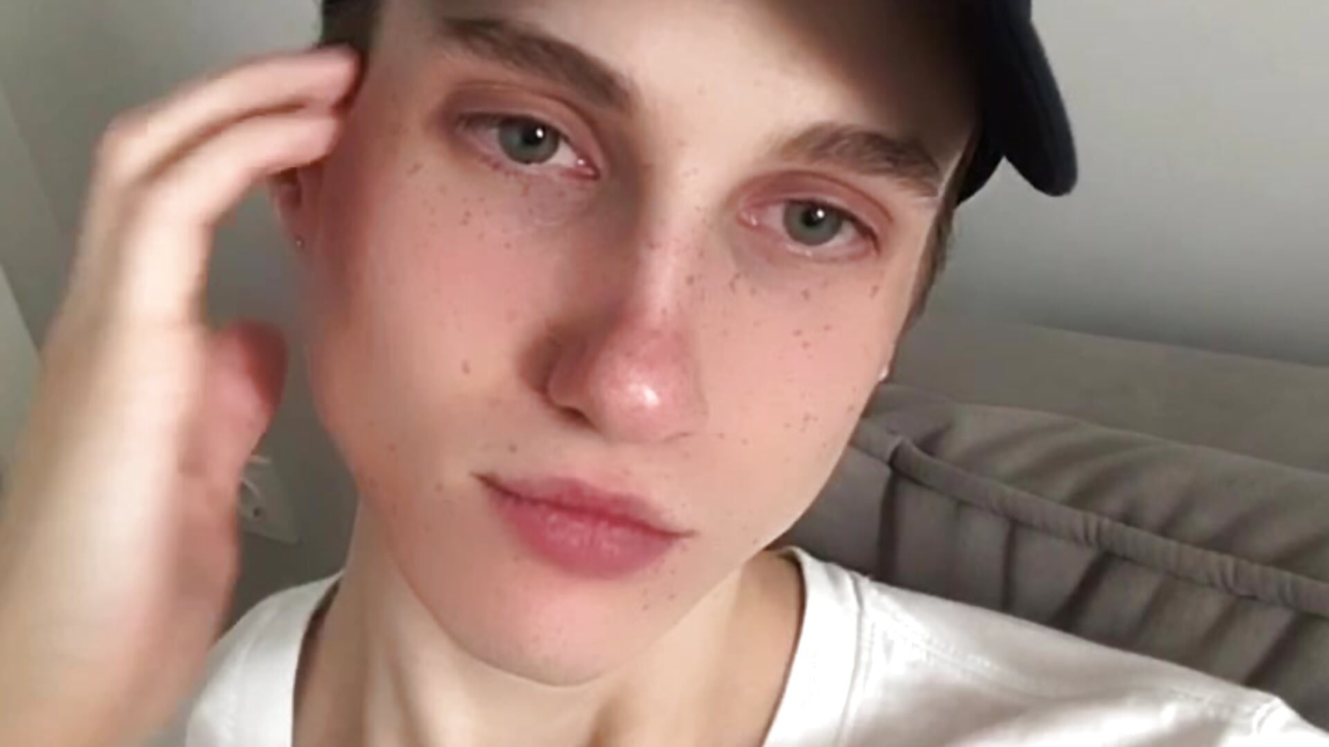 me - video by robertsoyummy cam model