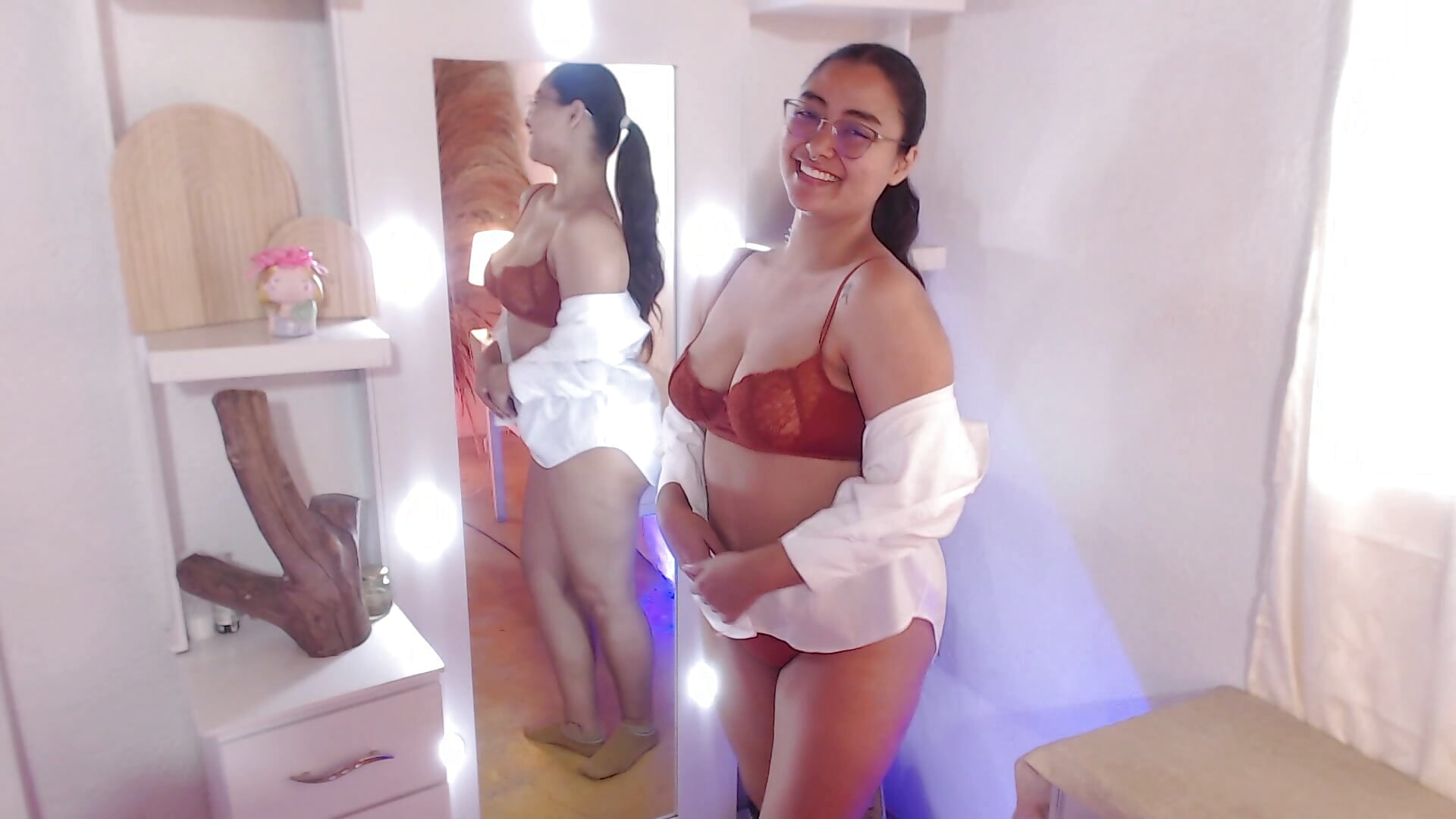 Heyy, Come Get Yours 🤎 - video by _Kim__M cam model