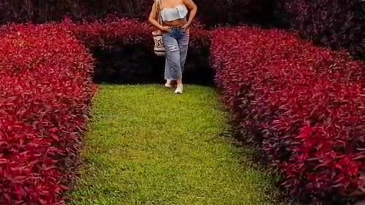 The labyrinth represents life itself and the paths we choose in our journey through it. ❤️🥰💋 – video modela na kameri _Kim__M