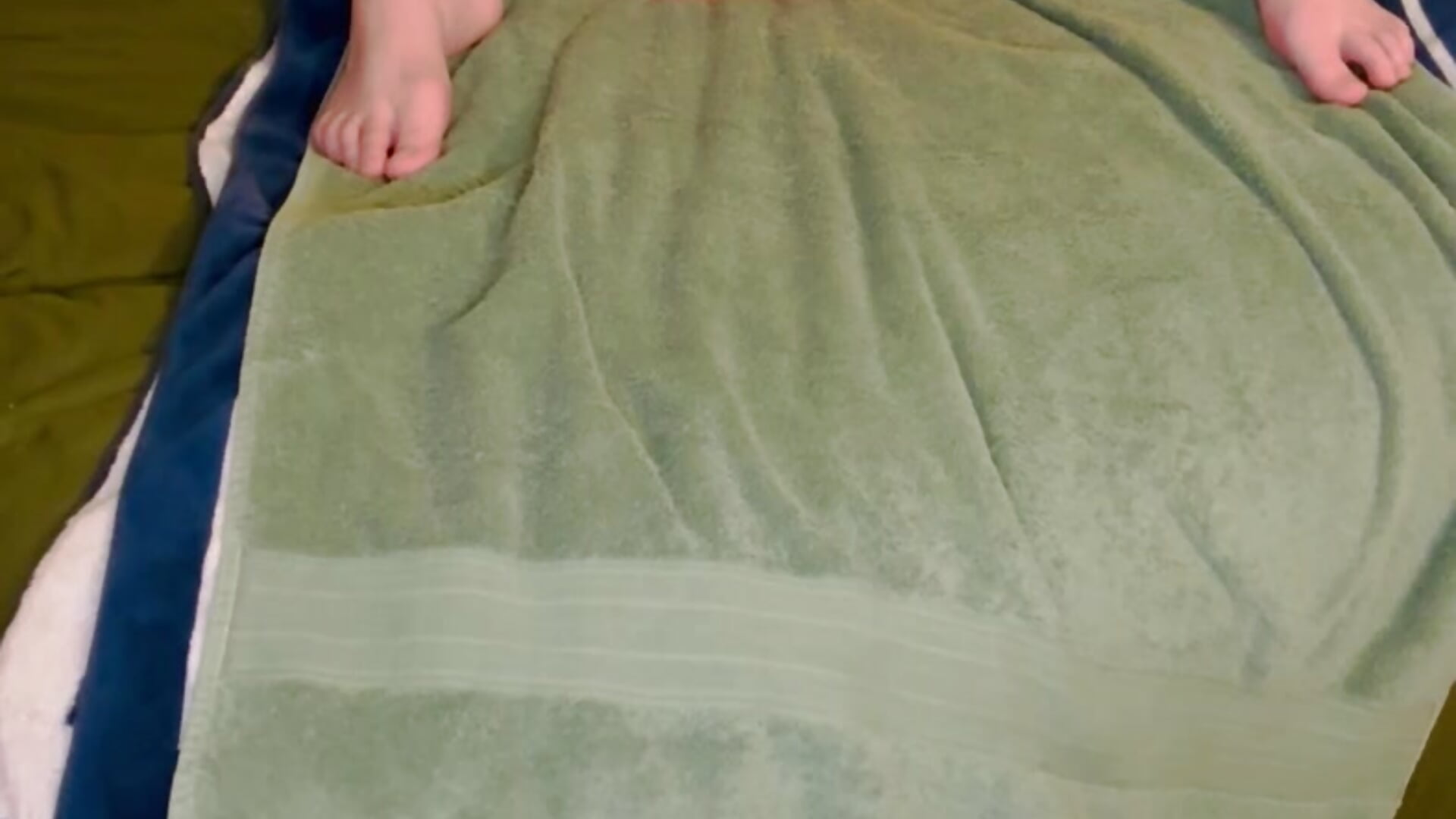 Learning how to squirt for the first time - video by sativaadiva cam model