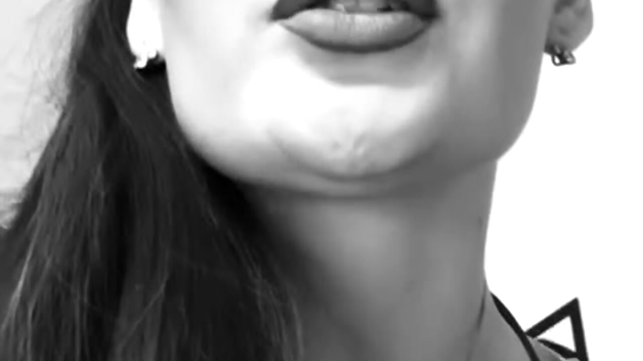 Show me what you’re actually made for – video od webkamerové modelky Yesss_mistress