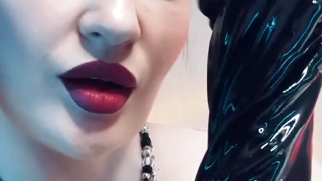 I know how these sounds and movements drive you crazy. - video của người mẫu cam Yesss_mistress