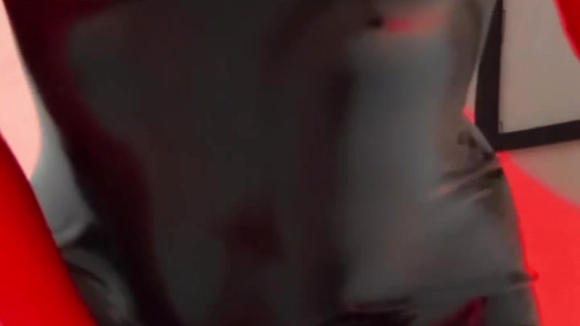 You lose control when you hear the sound of my latex... - video by Yesss_mistress cam model