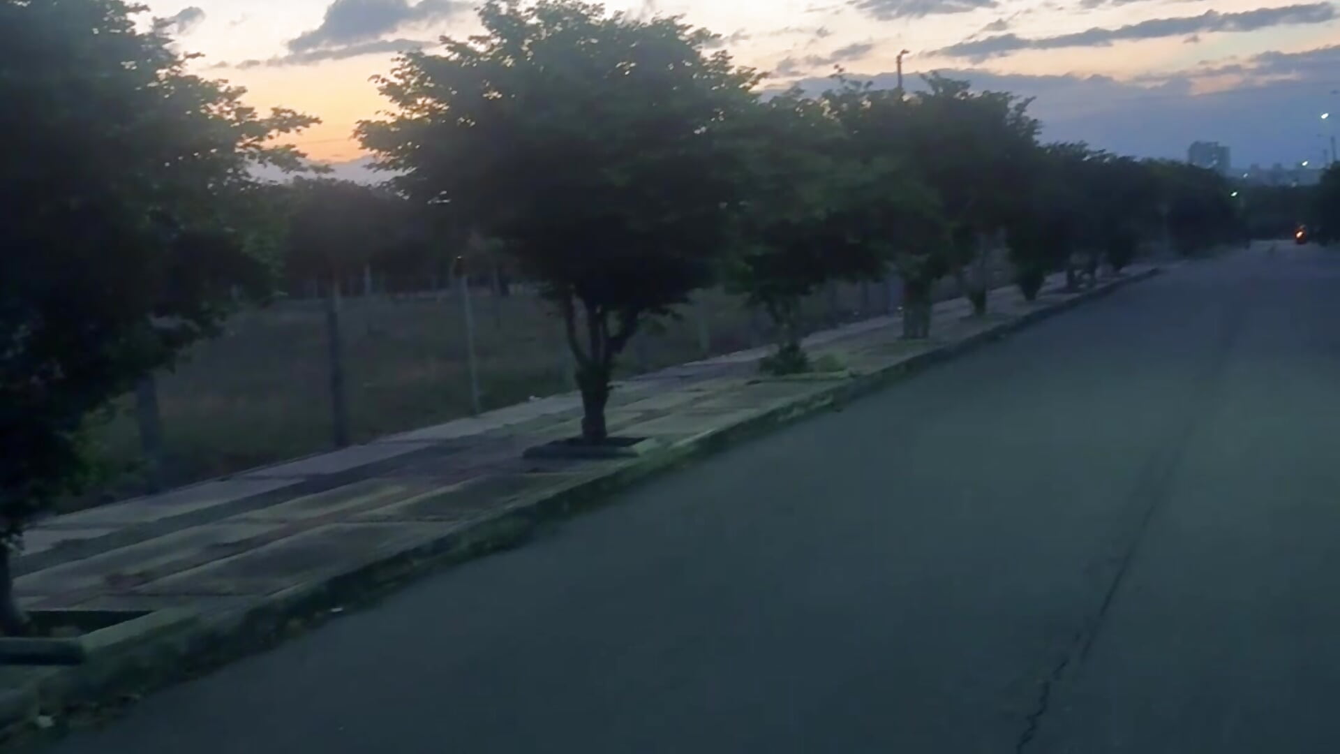 I leave you with this beautiful sunset - video di Chiqui_cute modella di cam