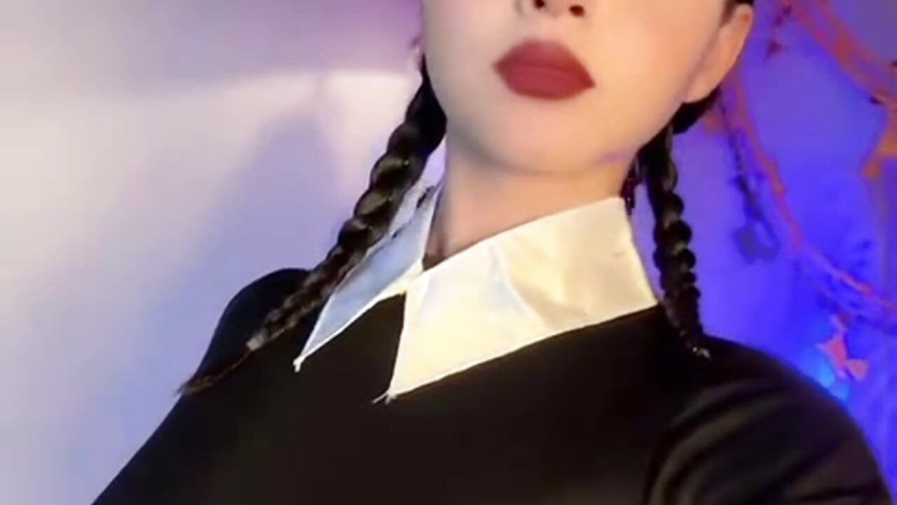 Wednesday🖤🖤 - vídeo de la modelo de cam conniecuteE