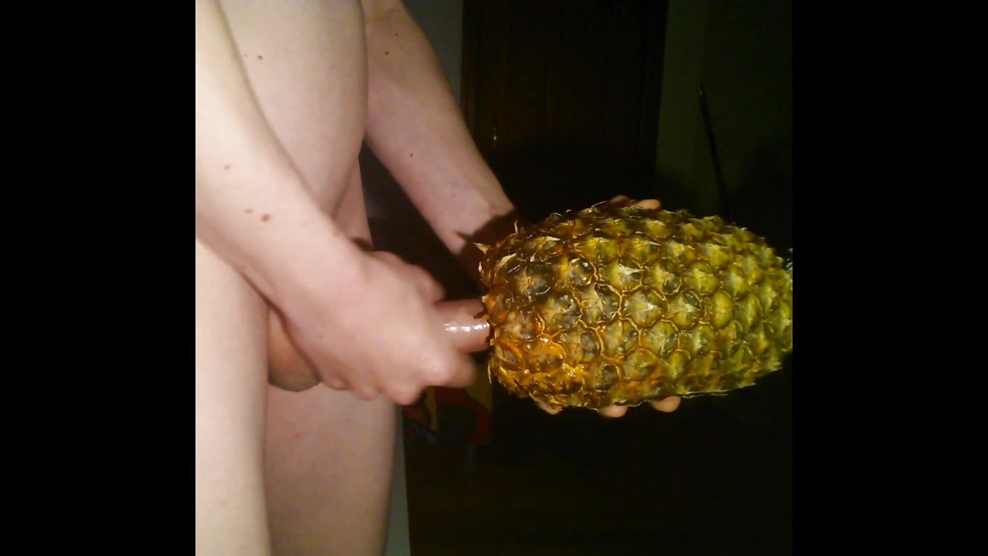 Pineapple Creampie – video od webkamerové modelky warrenkener