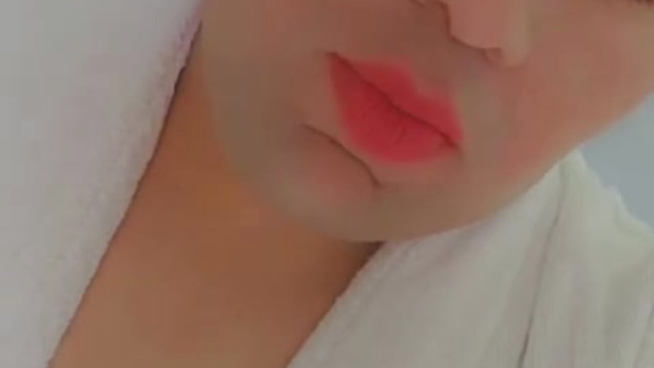 Me - video oleh model kamera isokahloucha