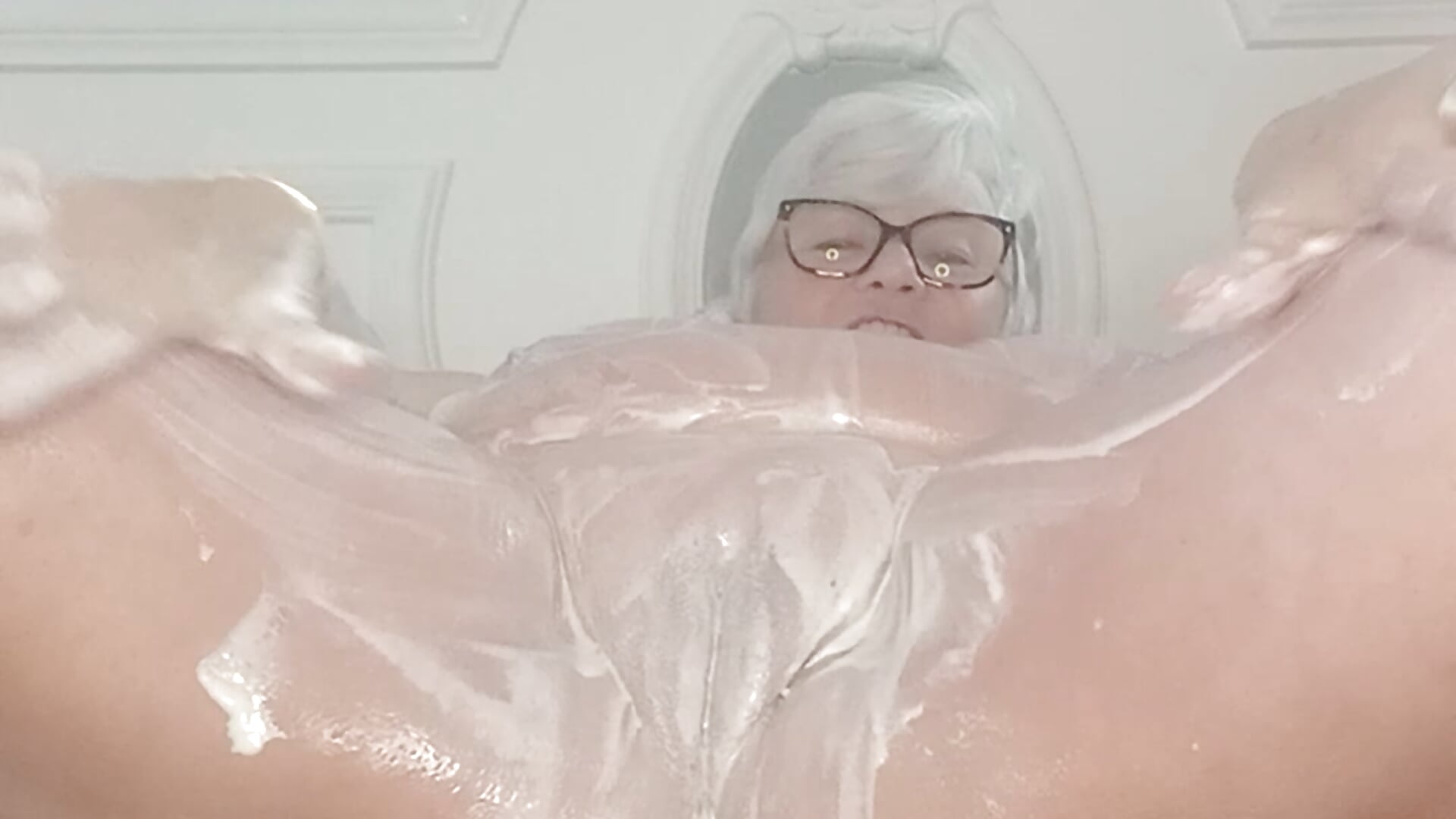 Bit of fresh cream - video by suesinner cam model