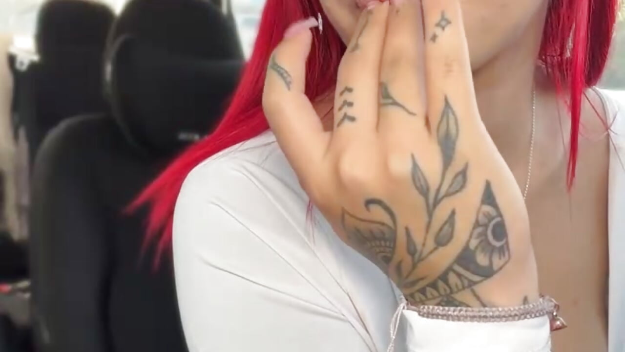 Lick your fingers 👅✌🏻 - video by Scarlett_elite