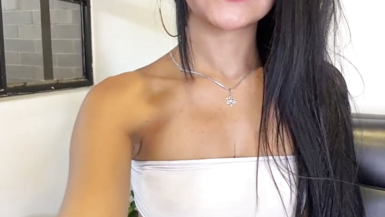 Sucking my fingers – video af Dakota-fire cam-model