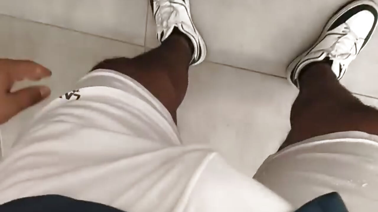 My penis is showing through my shorts - vídeo de TheKingThiago modelo de câmara