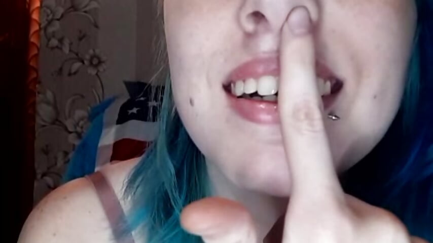 Playing with my nose - GloriaEvans 的视频