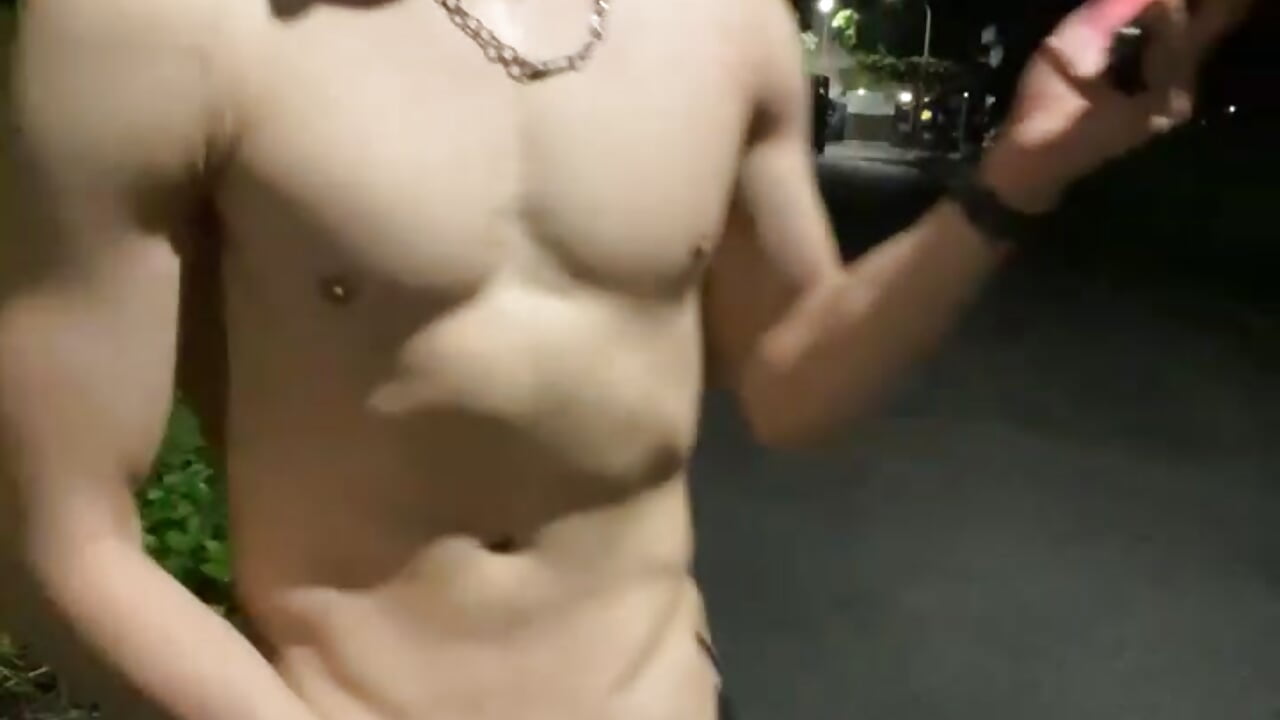 [8 Nov 01:34] Ticket Show - vidéo du modèle de showcams anhkiet_huang