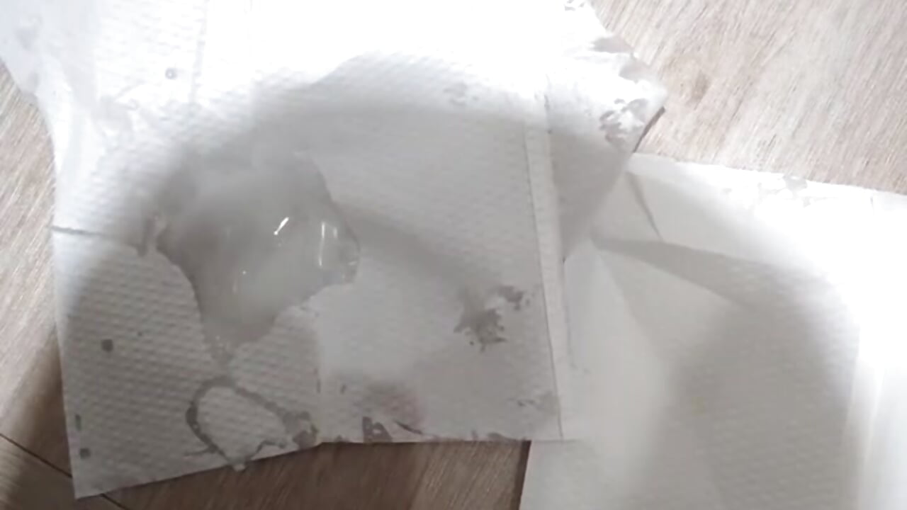 床に着地した精◯を指でこねこね♥️🫰Knead the sperm that landed on the floor with your fingers♥️🫰 - video by RYOTA8888888888 cam model