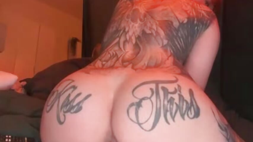 Ticket Show - First time FUCK MY NEW HUGE BWC DILDO - Doggy and riding!－カメラキャストのObviouslyPeachyの動画