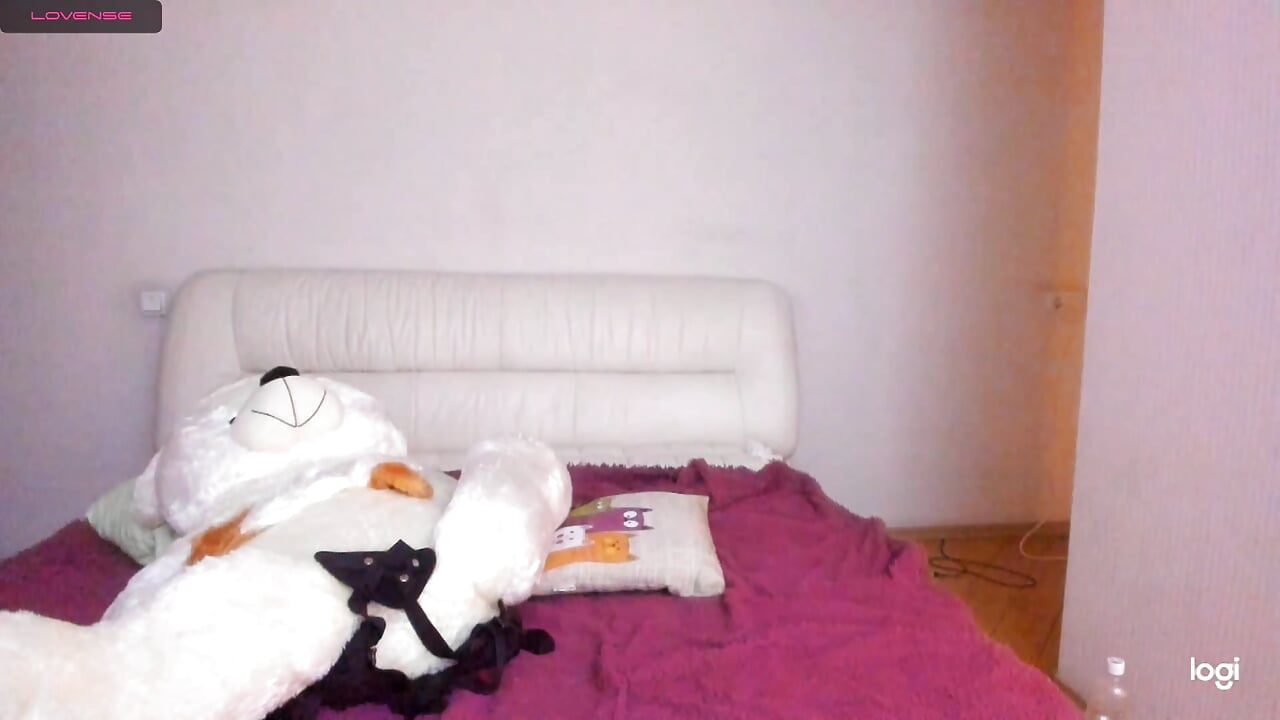 Striptease from schoolgirl^^ – video af asianlilly18