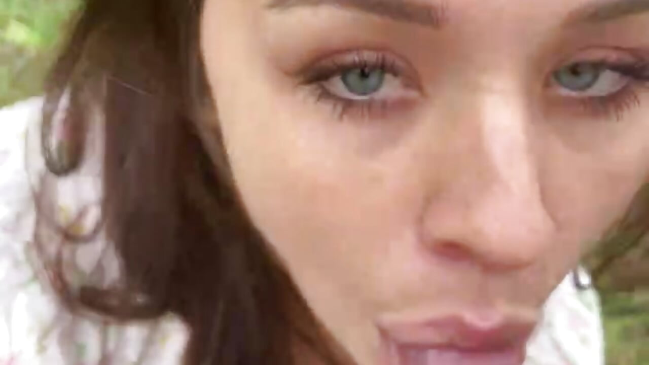Anal sex in the garden with a neighbor, he caught me in the beds😏😏🤓🥸