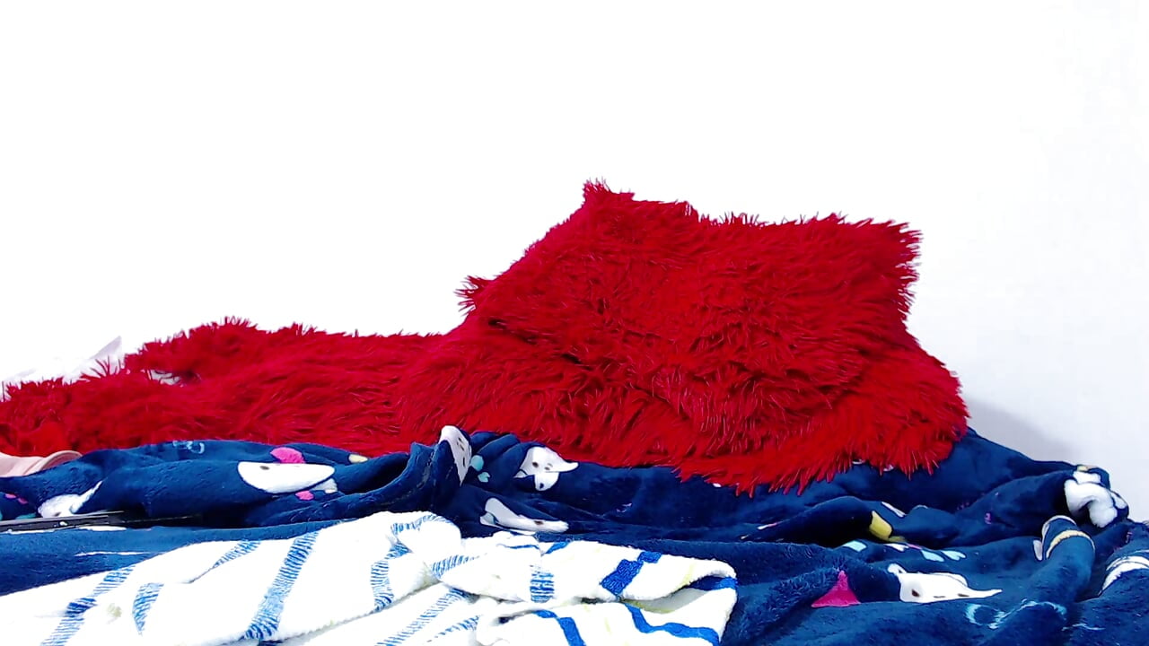 play pussy and ass - video by zamara69 cam model