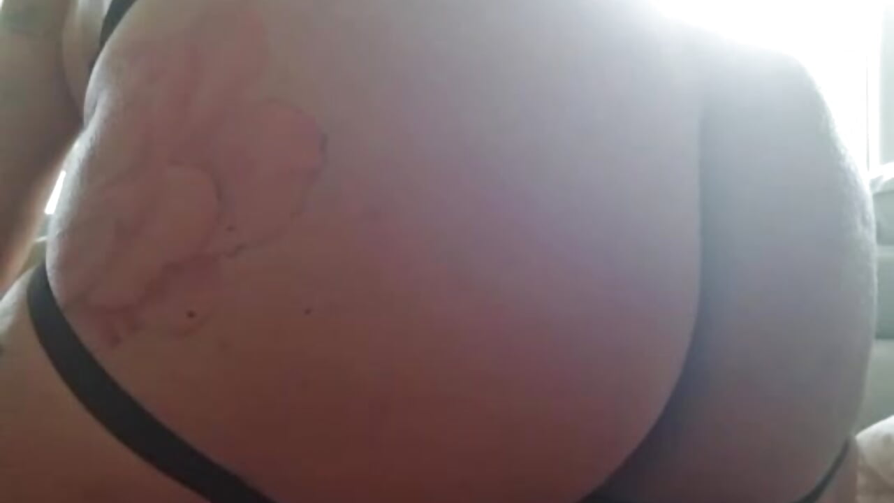 Gode masturbation levrette