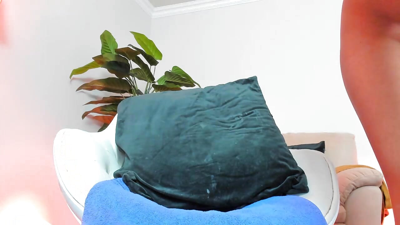 sexy dance with jeans on before I strip solwly - video oleh SandraLopezxx kamera model