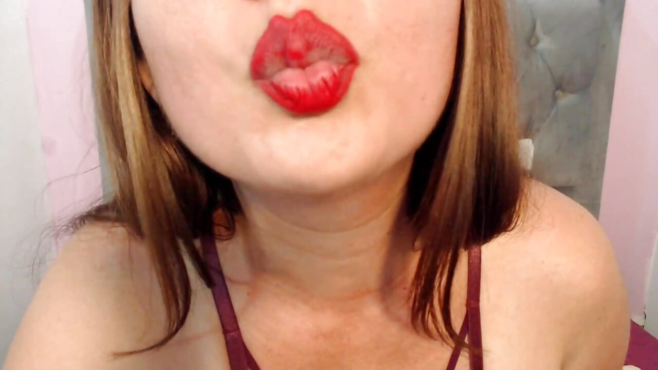 kisses!! - video by juliana_diaz cam model