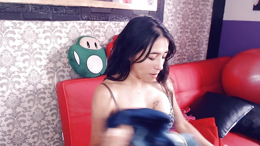 Take off my pants and make me yours - video by Penelope47 cam model