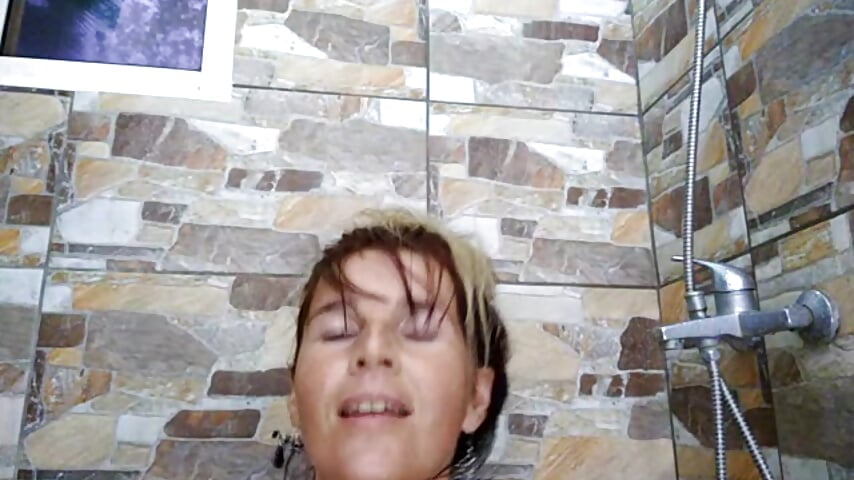 Squirting In The Shower - vídeo de la modelo de cam LucyNatural