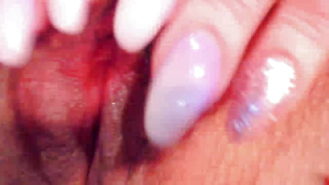 zoom pussy - video by emlana cam model