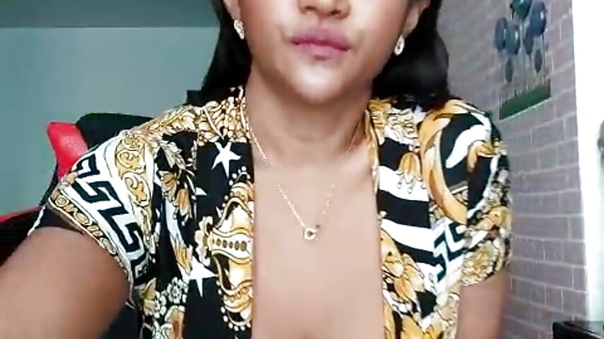 Bigger squirts - video by XXX_harna cam model